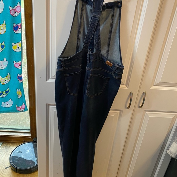 💕❤️Just like New Denim Stretch Button Up Overalls Size Large! 💕❤️ Sexy Fit! - Picture 2 of 9